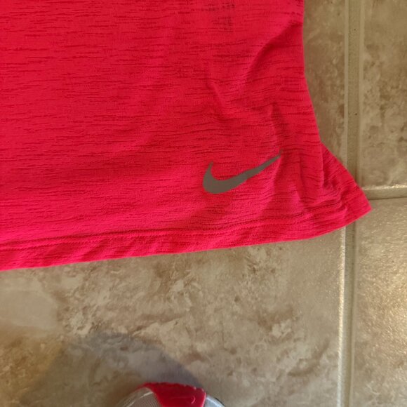 Nike | Dri-Fit Sheer Sleeveless T-shirt | Neon Hot Pink | Size M - Picture 5 of 6